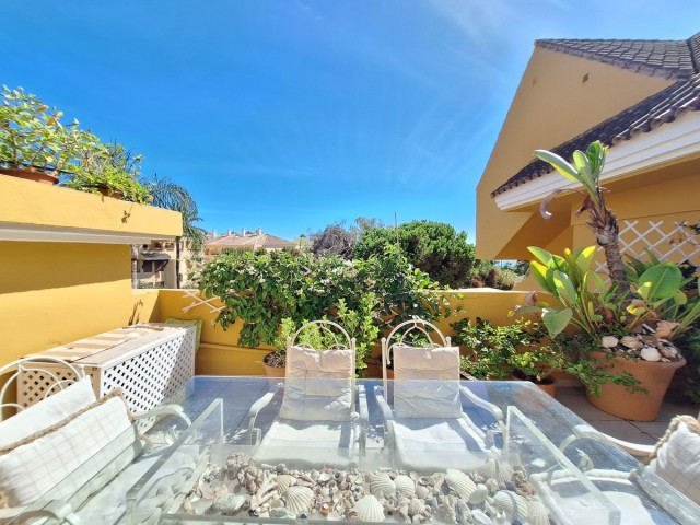 2 Bedrooms Apartment in Elviria