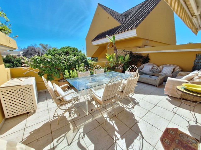 2 Bedrooms Apartment in Elviria