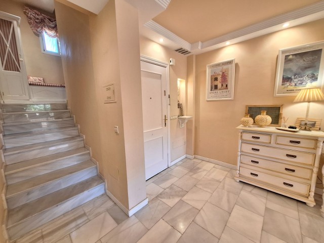 2 Bedrooms Apartment in Elviria