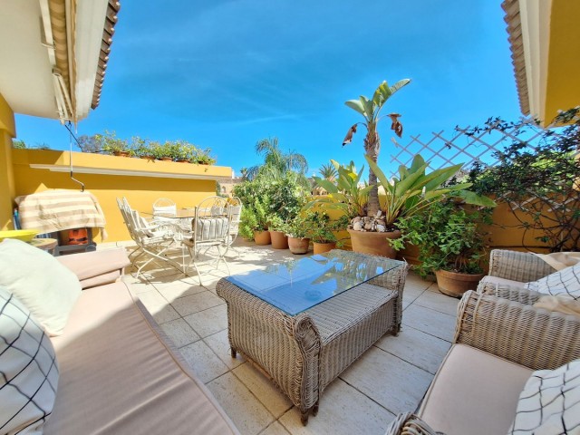 2 Bedrooms Apartment in Elviria