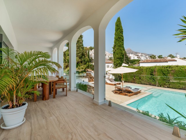4 Bedrooms Villa in Nueva Andalucía