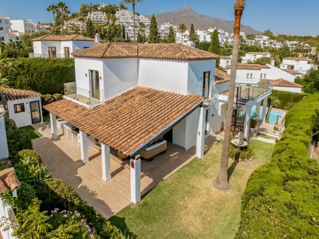 4 Bedrooms Villa in Nueva Andalucía