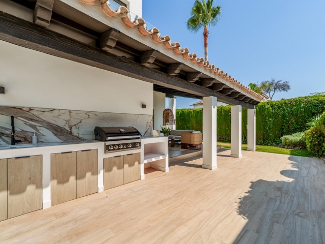 4 Bedrooms Villa in Nueva Andalucía
