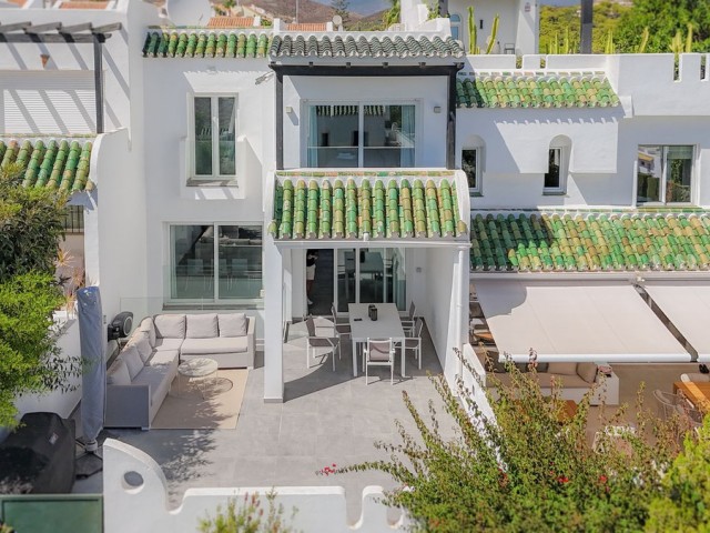 4 Soveroms Rekkehus i Nueva Andalucía