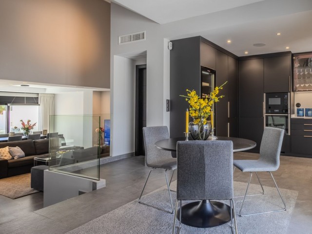 4 Soveroms Rekkehus i Nueva Andalucía