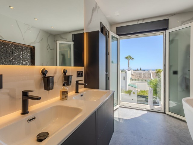 4 Soveroms Rekkehus i Nueva Andalucía