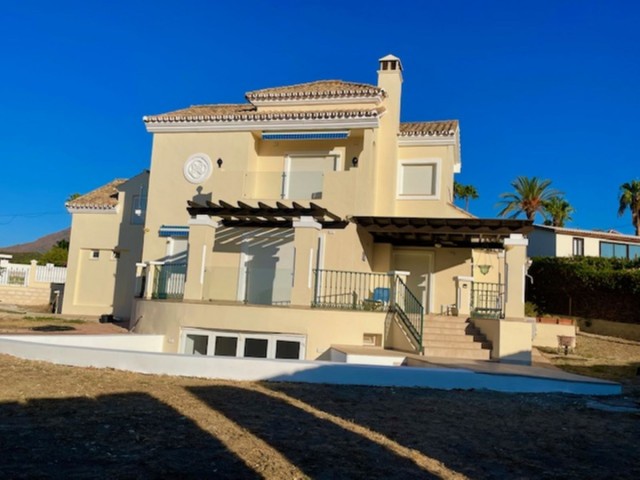 5 Makuuhuoneen Huvila Estepona
