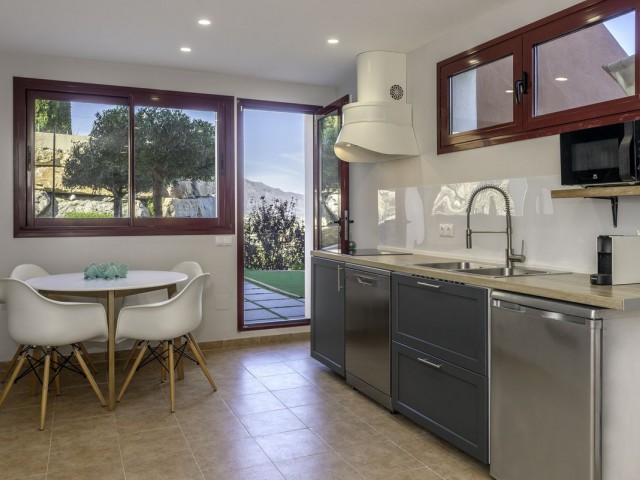 4 Bedrooms Townhouse in Benahavís