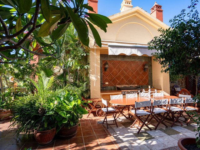 5 Bedrooms Apartment in Torrequebrada