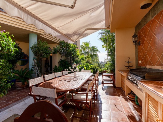 5 Bedrooms Apartment in Torrequebrada