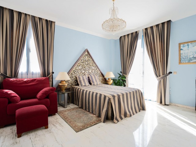 5 Bedrooms Apartment in Torrequebrada