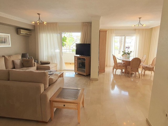 Apartamento con 3 Dormitorios  en Marbesa