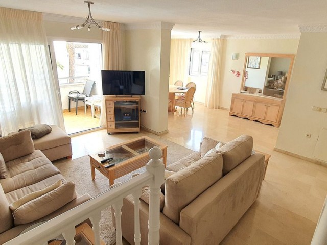 Apartamento con 3 Dormitorios  en Marbesa
