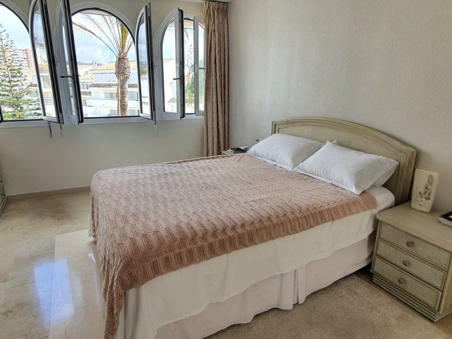 Apartamento con 3 Dormitorios  en Marbesa