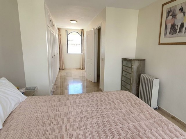 Apartamento con 3 Dormitorios  en Marbesa