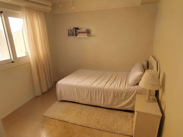Apartamento con 3 Dormitorios  en Marbesa