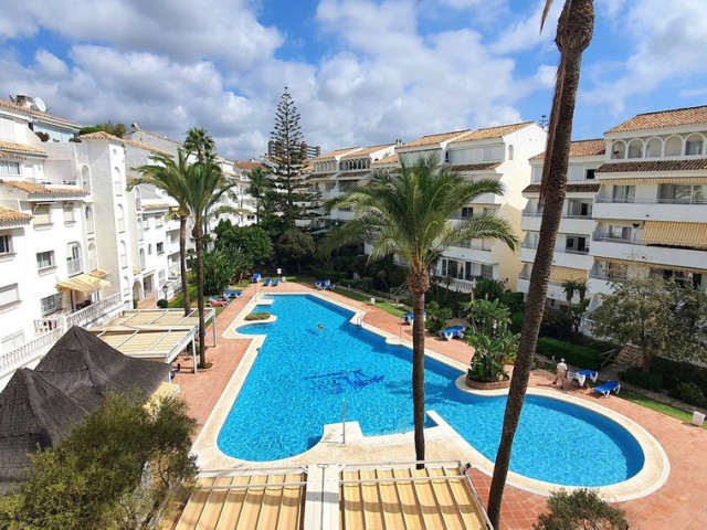 Apartamento con 3 Dormitorios  en Marbesa