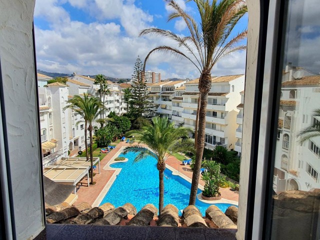 Apartamento con 3 Dormitorios  en Marbesa