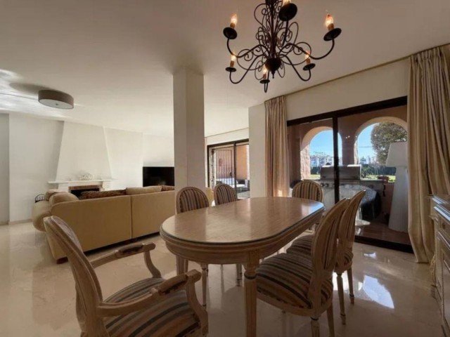 Apartamento con 3 Dormitorios  en Atalaya