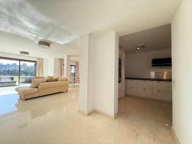 Apartamento con 3 Dormitorios  en Atalaya