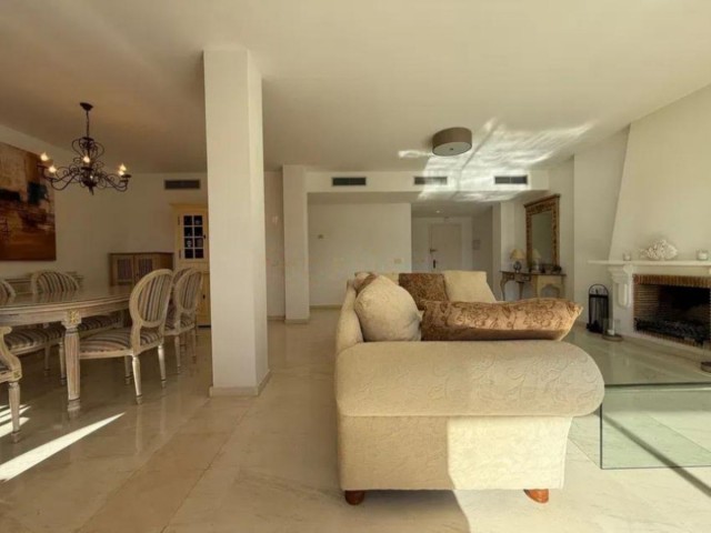 Apartamento con 3 Dormitorios  en Atalaya