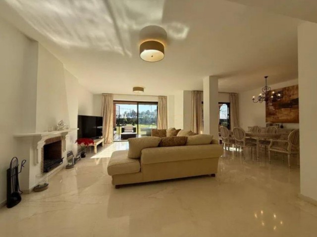 Apartamento con 3 Dormitorios  en Atalaya