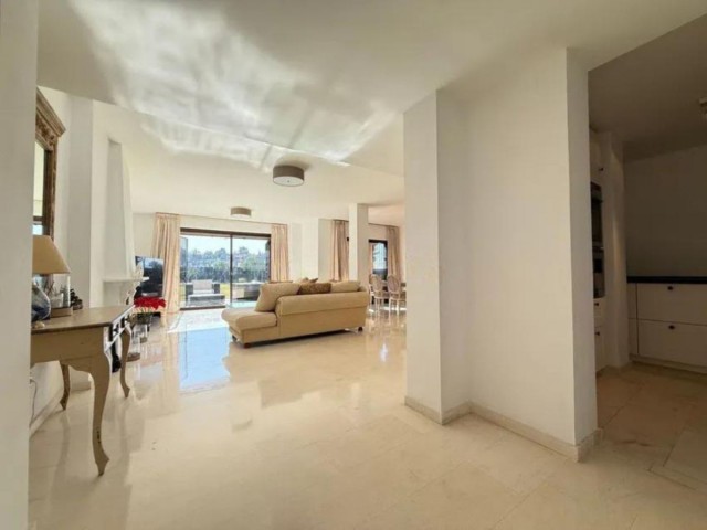 Apartamento con 3 Dormitorios  en Atalaya