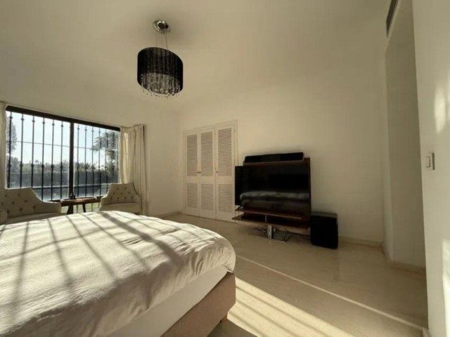 Apartamento con 3 Dormitorios  en Atalaya
