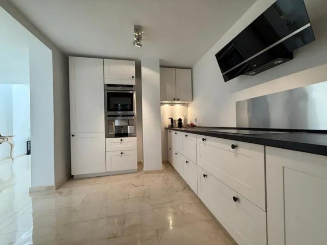 Apartamento con 3 Dormitorios  en Atalaya