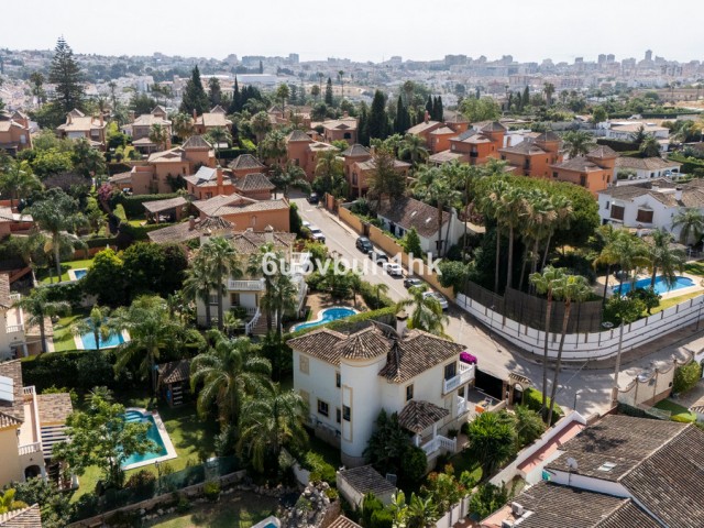 Villa con 5 Dormitorios  en Sierrezuela