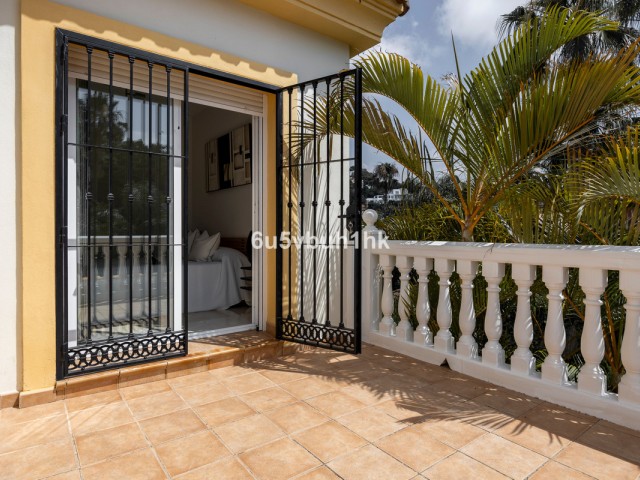 Villa con 5 Dormitorios  en Sierrezuela