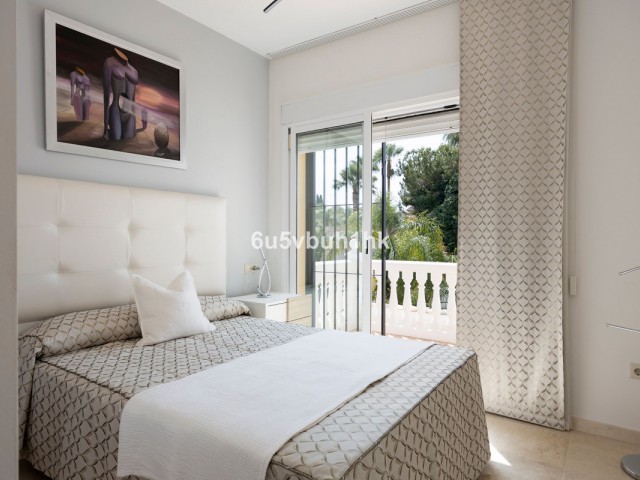 Villa con 5 Dormitorios  en Sierrezuela