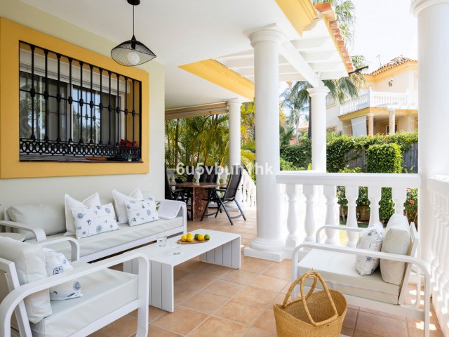 Villa con 5 Dormitorios  en Sierrezuela