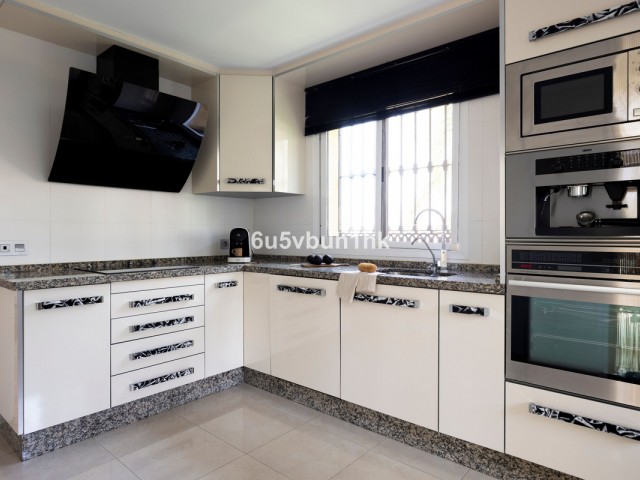 Villa con 5 Dormitorios  en Sierrezuela