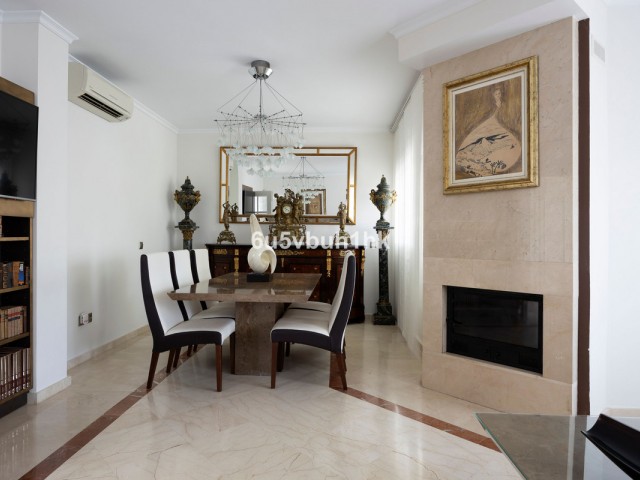 Villa con 5 Dormitorios  en Sierrezuela