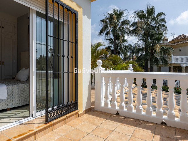 Villa con 5 Dormitorios  en Sierrezuela