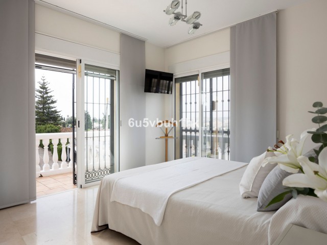 Villa con 5 Dormitorios  en Sierrezuela