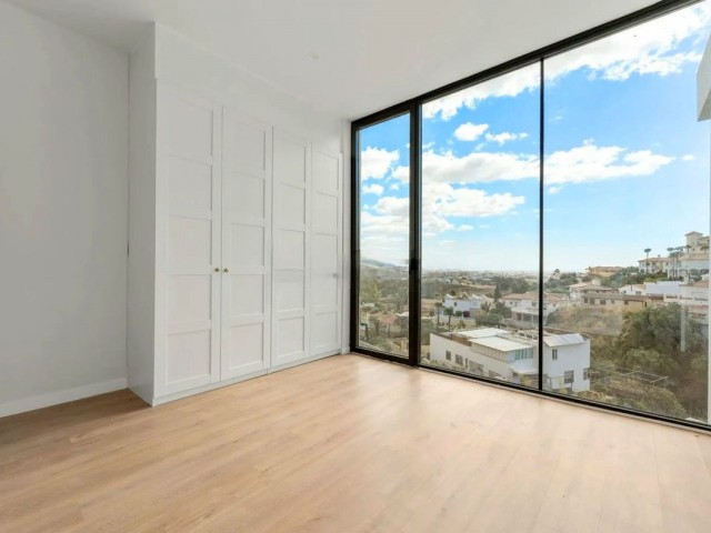 Villa con 3 Dormitorios  en Cerros del Aguila