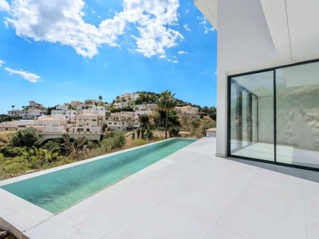 Villa con 3 Dormitorios  en Cerros del Aguila