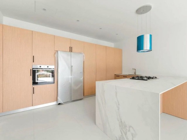 Villa, Cerros del Aguila, R5112385