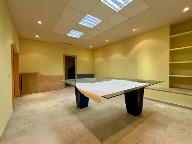 Comercial con 0 Dormitorios  en Guadalmina Alta