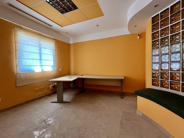 Commercieel in Guadalmina Alta