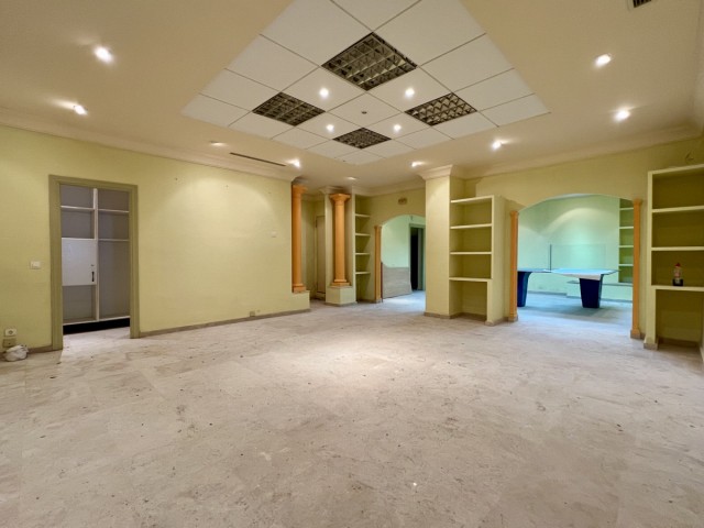 Commercieel in Guadalmina Alta