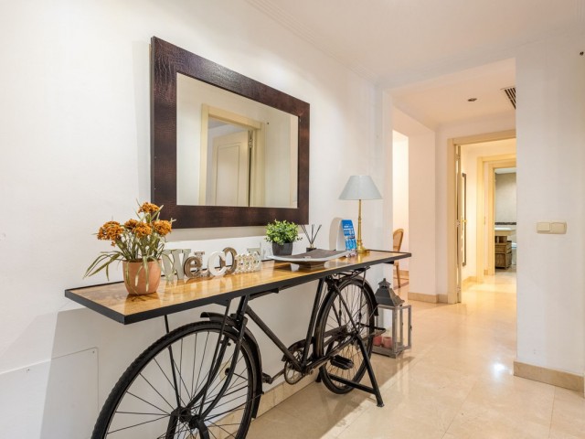 Apartamento con 3 Dormitorios  en Nueva Andalucía