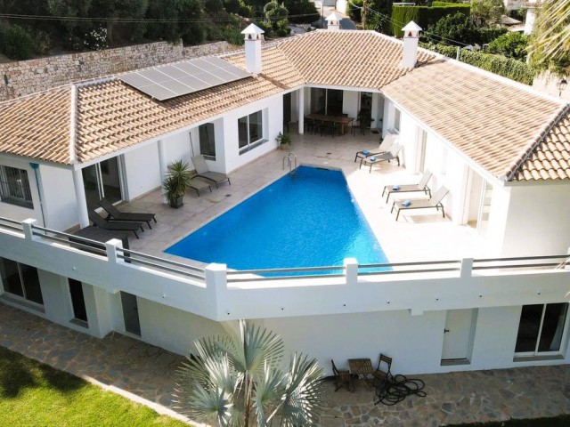 5 Bedrooms Villa in Mijas
