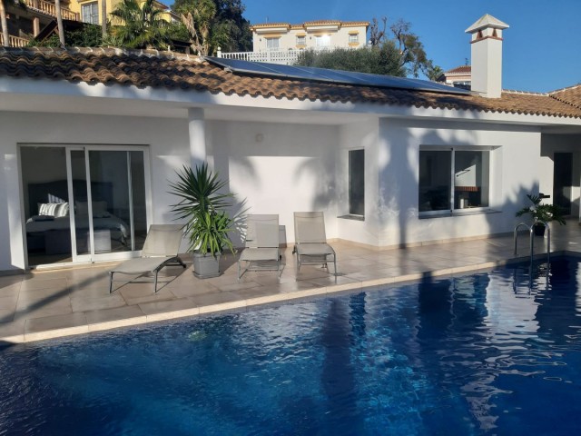 5 Bedrooms Villa in Mijas
