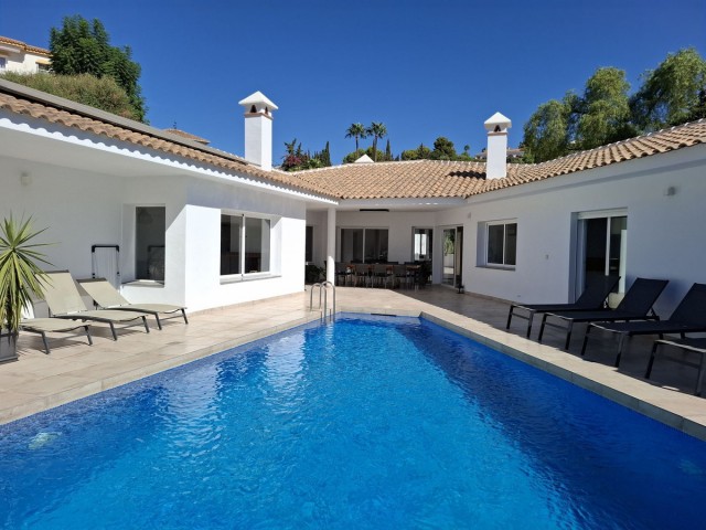 5 Bedrooms Villa in Mijas Costa