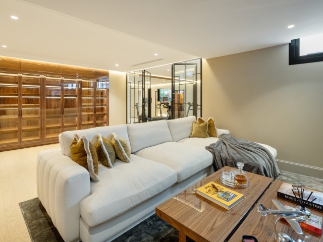 Villa con 6 Dormitorios  en The Golden Mile