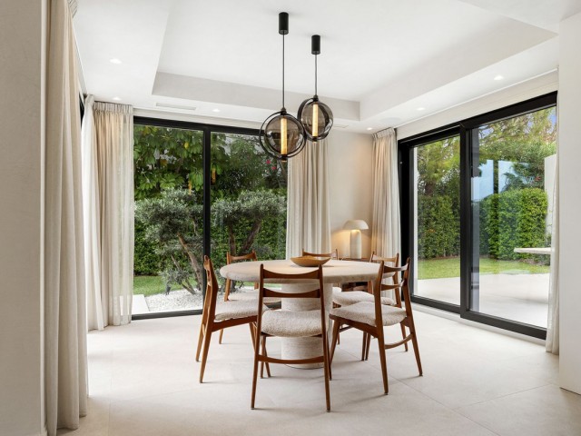 Villa con 4 Dormitorios  en Benahavís
