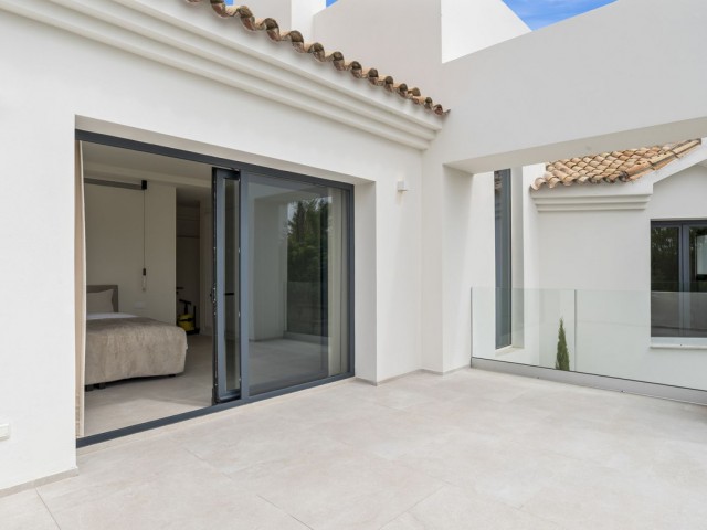 Villa con 4 Dormitorios  en Benahavís